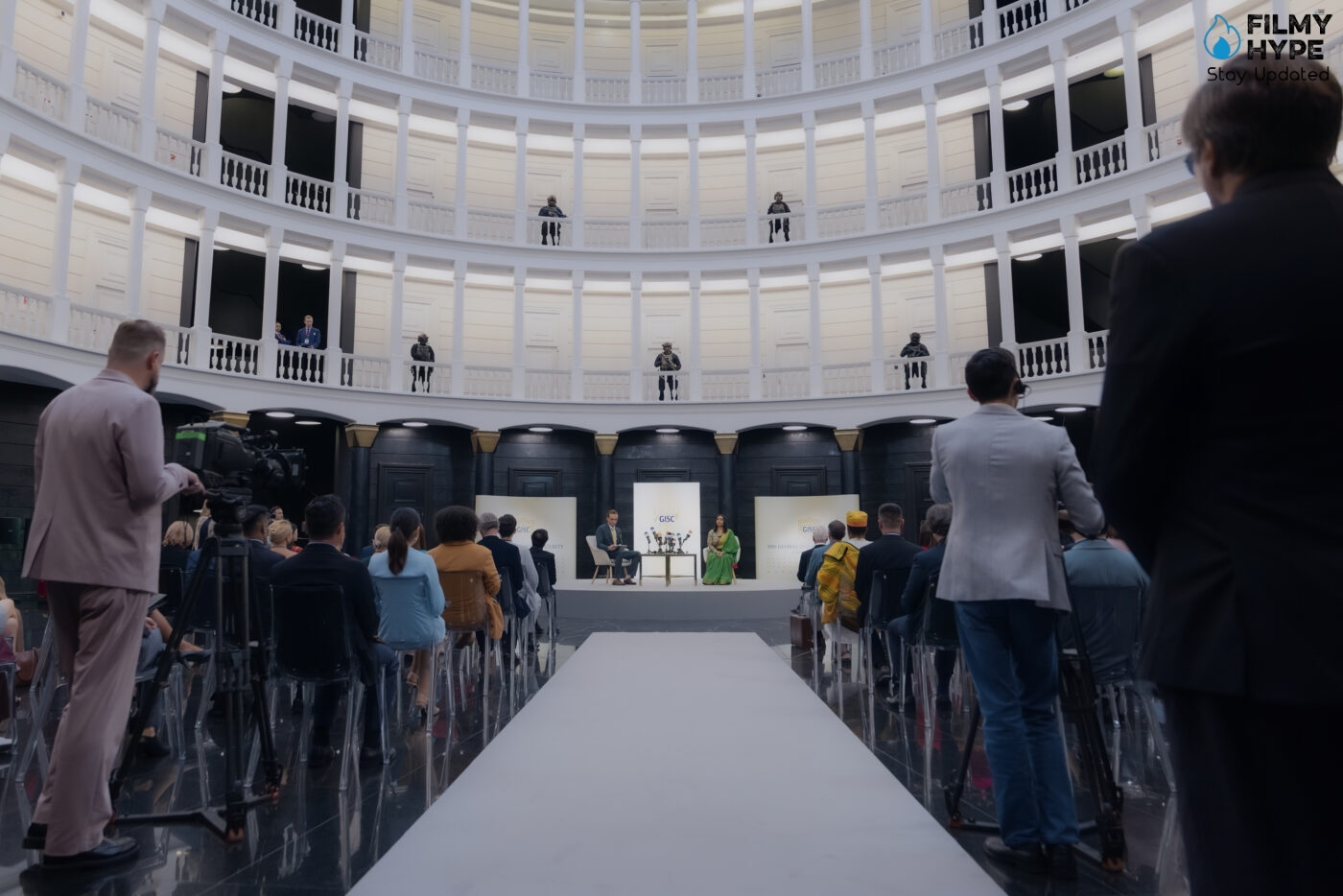 Ghooskhor Pandat First Look Image 2